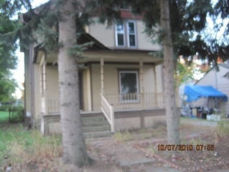 2nd image of 115 W 4th St
