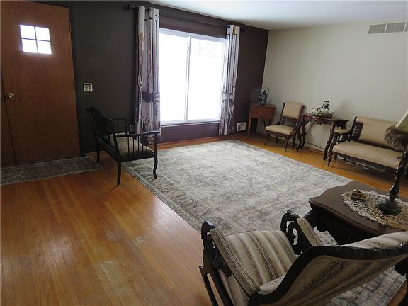 4th image of 60 Brian Dr