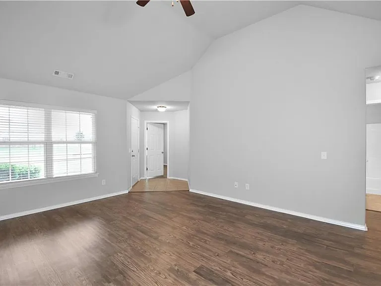 1240 Lariat Dr — Photo 4