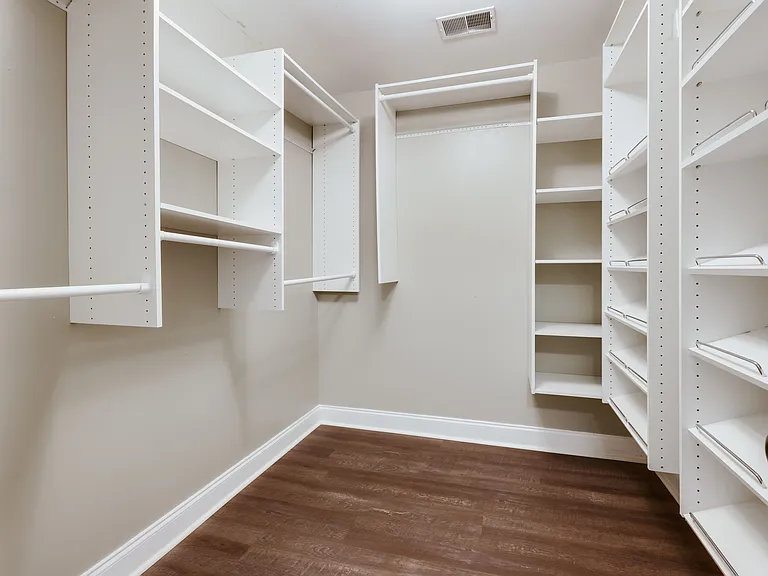 183 Oak Meadows Dr — Photo 8