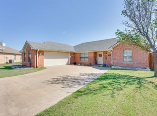 1154 N 3rd St, Wills Point, TX 75169