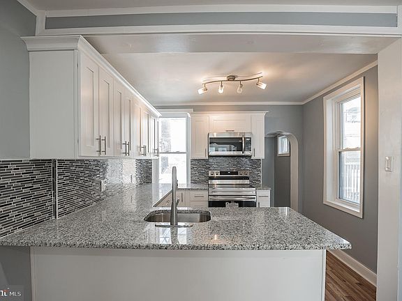 5th image of 3824 Lawndale St