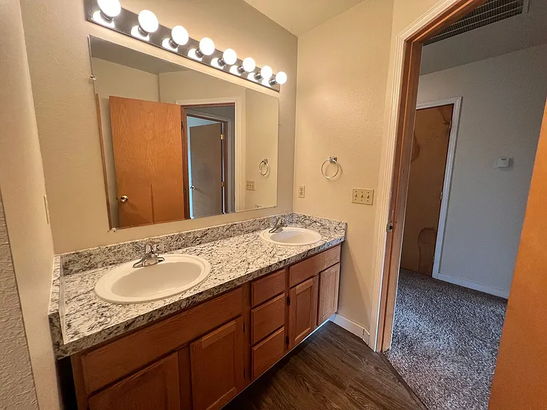 1304 N Brooklane St — Photo 32