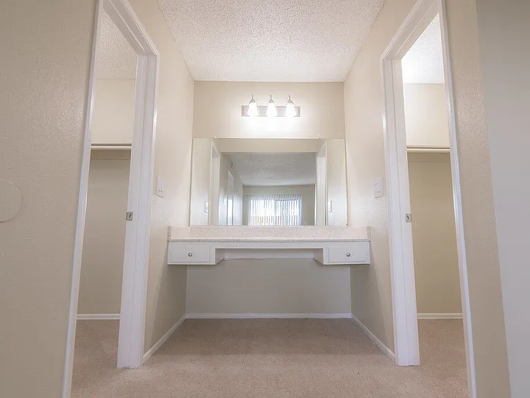 Strada Apartments — Photo 12