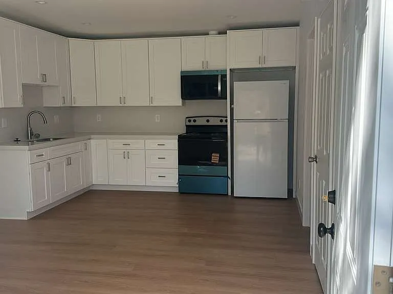 11838 Magnolia Blvd — Photo 1