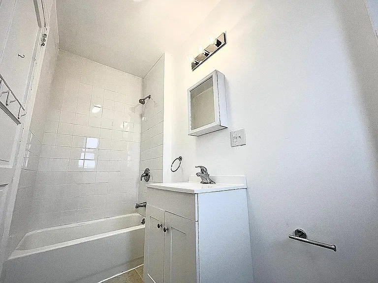 370 Main St #1 — Photo 3