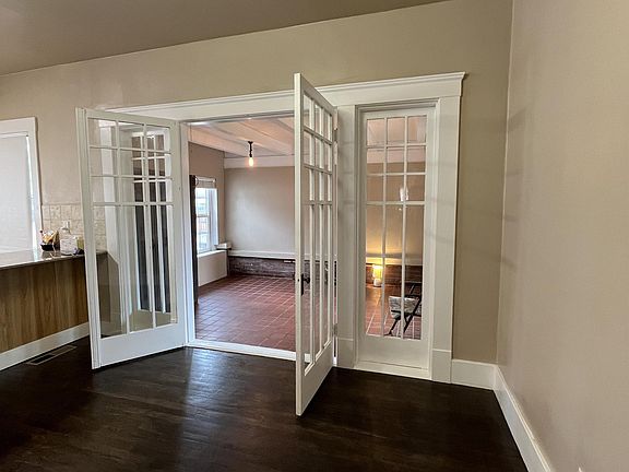 5th image of 124 Katherine St