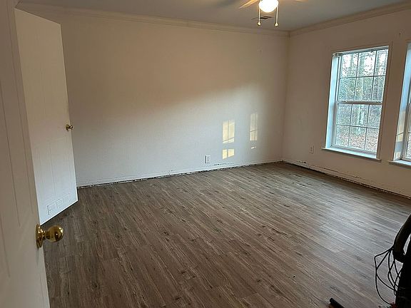 5th image of 255 Eleven Bridges Rd