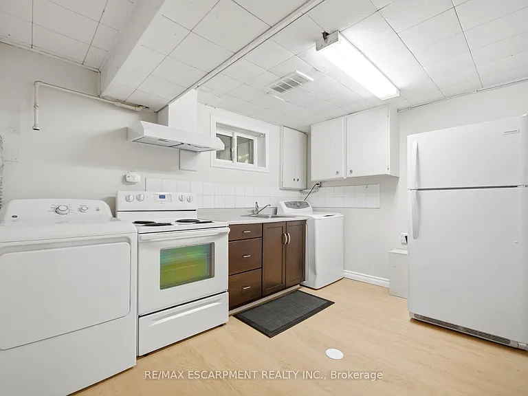 1926 Reiss Ct — Photo 21