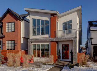 2026 W 29th St SW, Calgary, AB T3E2J9