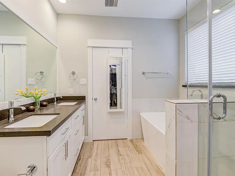 710 Clark St — Photo 34