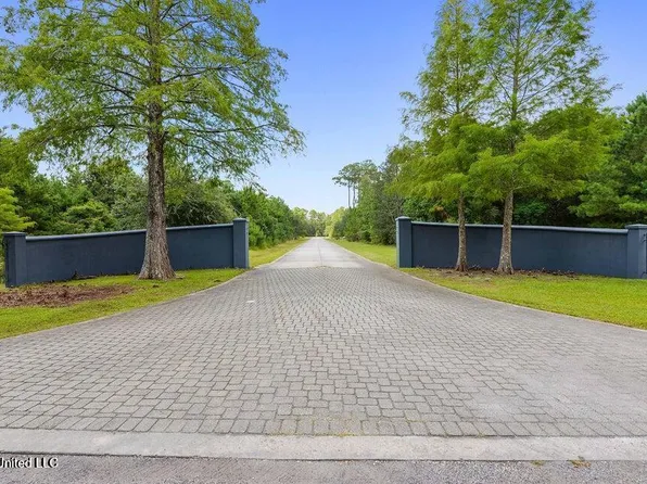 Blue Ridge Ct, Bay Saint Louis, MS 39520