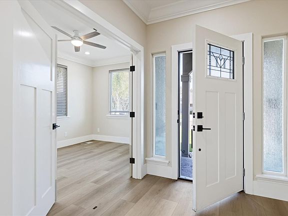 4th image of 43257 Newport Dr