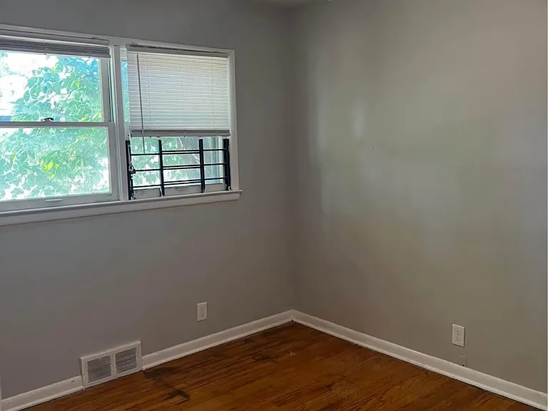 7620 Vaughan St — Photo 2