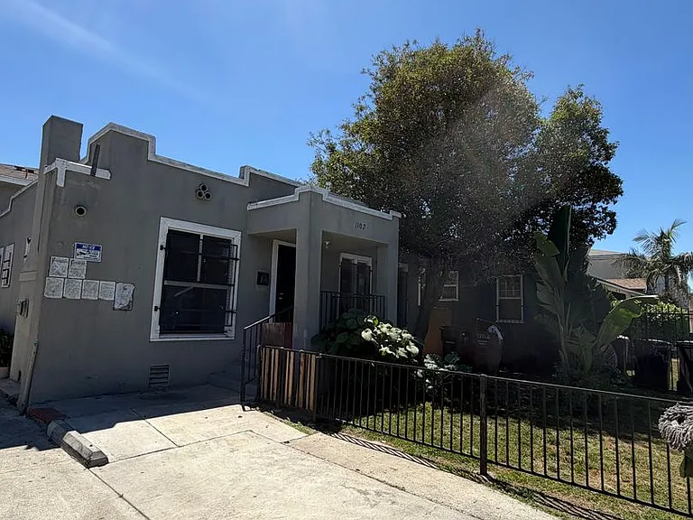 1100 W 88th St — Photo 30