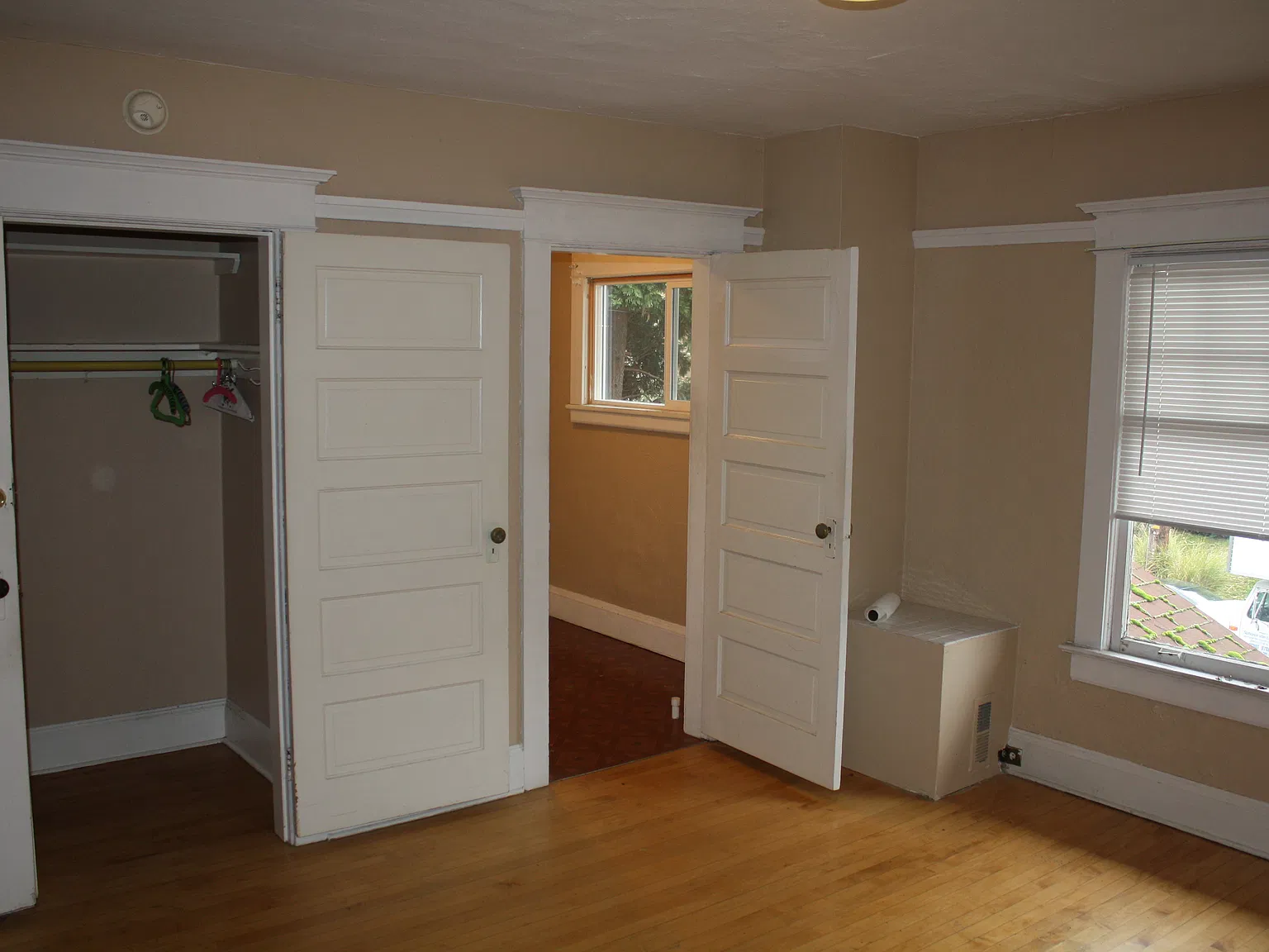6 bed, 2200 sqft, $875 — Photo 3