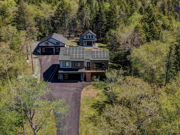 723 McCabe Lake Dr, Halifax, NS B4E 0N7