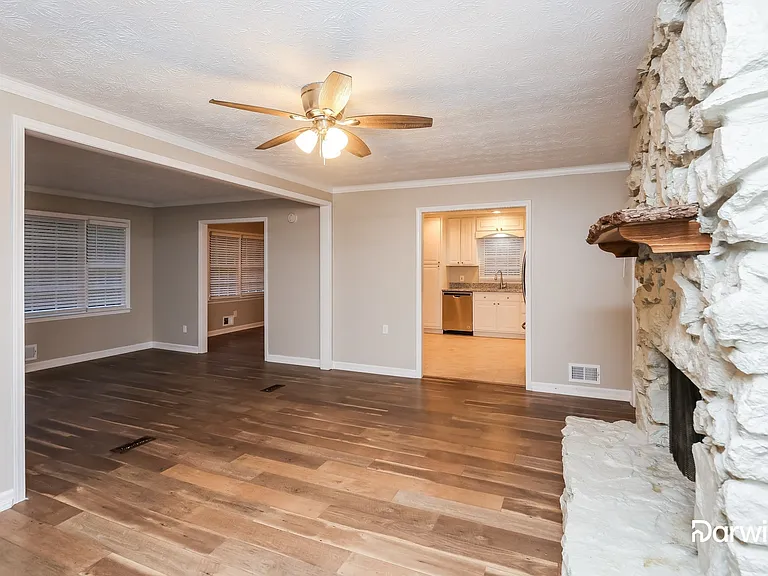 3901 Hanover Ct — Photo 4