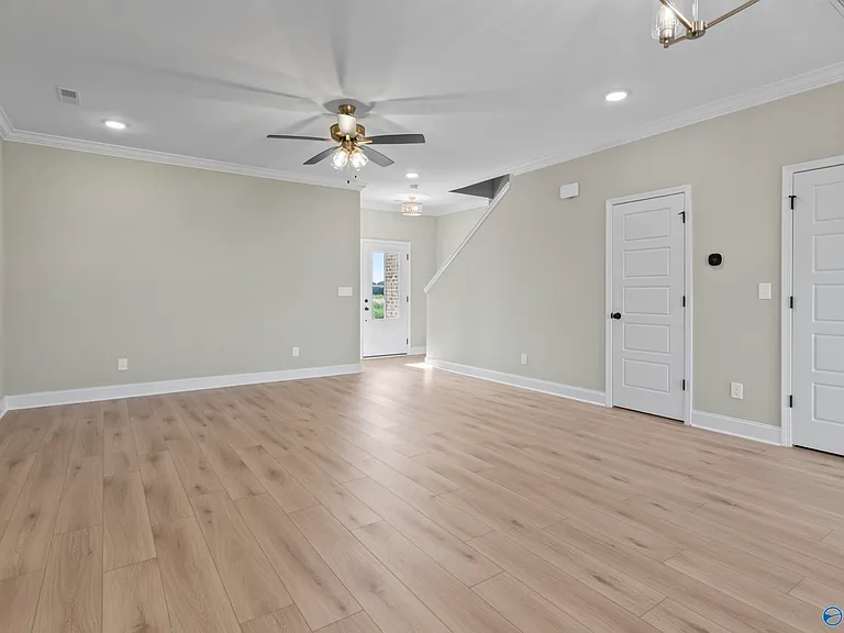 243 Susan Lynn Dr — Photo 16