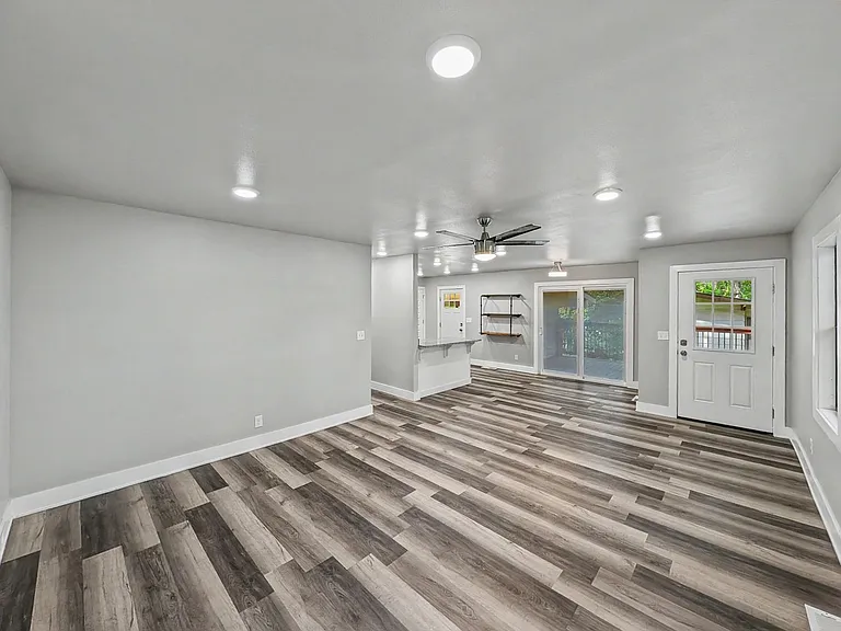 24 Hampstead Ln — Photo 3