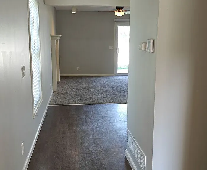 10630 N Locust Ct — Photo 2