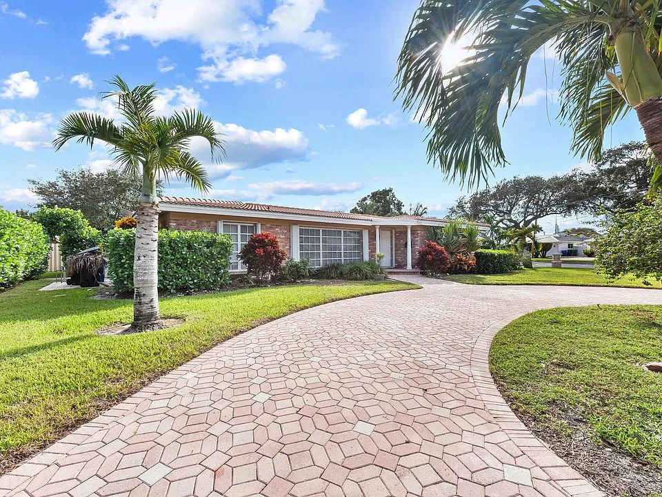 5750 Bayview Dr