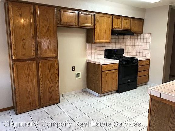 5th image of 980 Lakewood Dr
