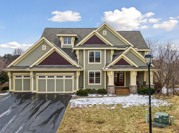 572 Spruce Cir, Eagan, MN 55123