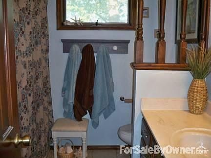 Full Bathroom : Large full bathroom with new deep soaking tub