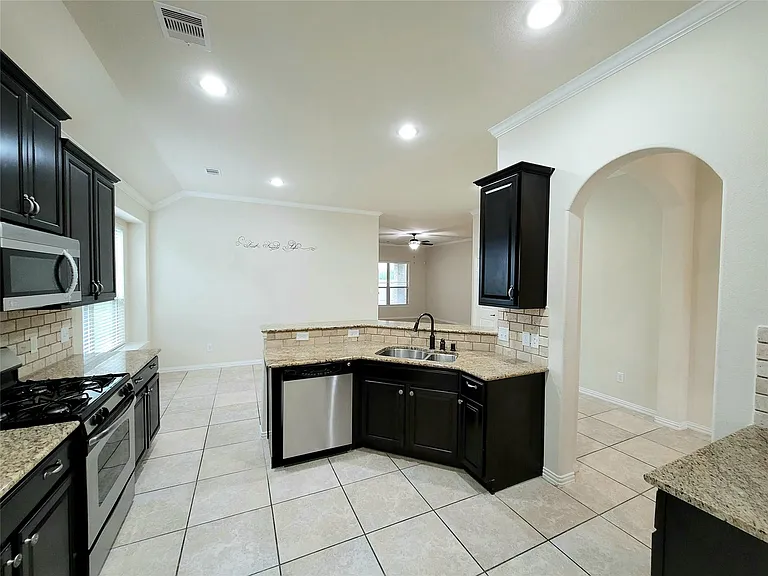 7506 Amber Village Cir — Photo 4