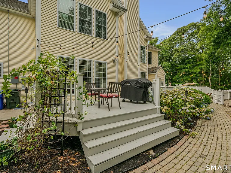 11 Windrose Dr — Photo 33