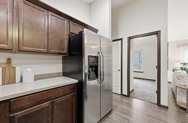 3 bed, 3.0 bath, 1647 sqft, $2,100 — Photo 3