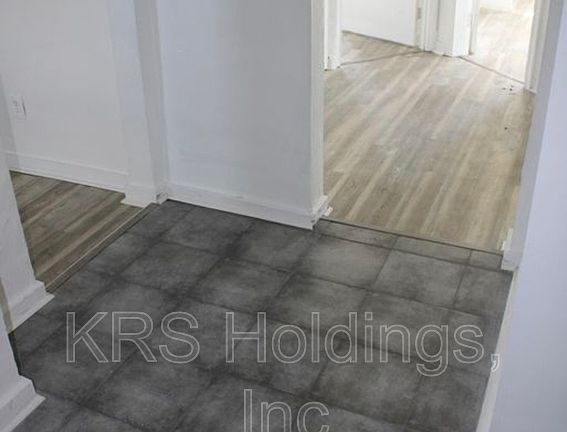 4th image of 1821 Lasalle Ave