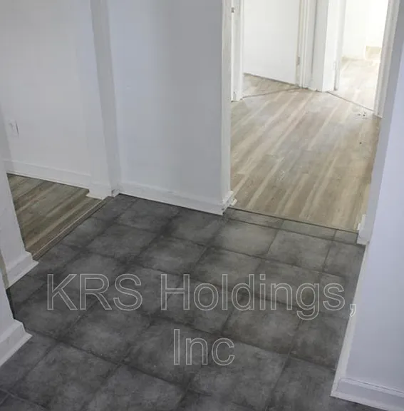 1821 Lasalle Ave — Photo 4