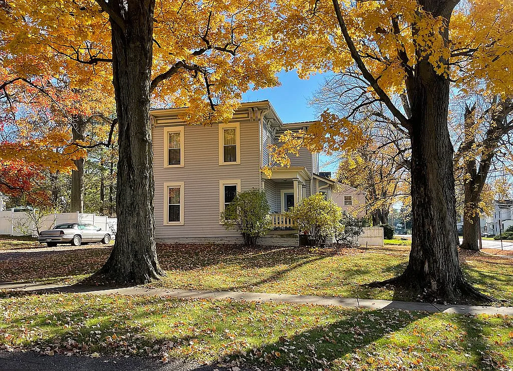 184 Park Ave photo 1