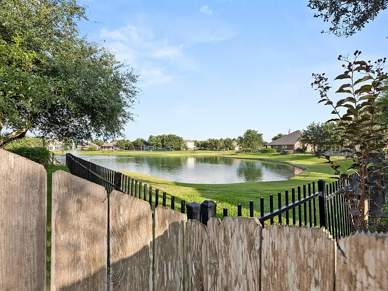 25915 Lockspur Ct — Photo 46