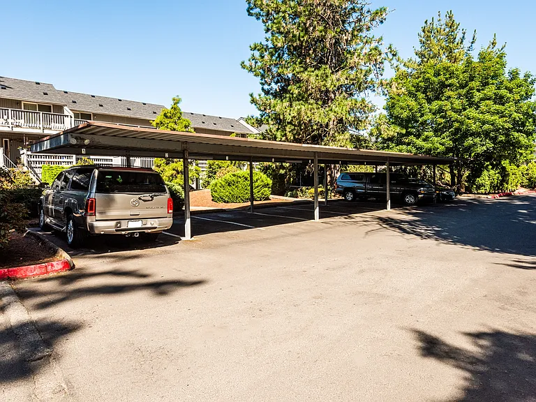 Hallmark Apartments — Photo 21