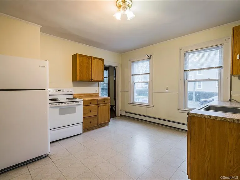 212 S Highland St — Photo 7