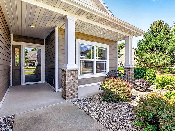 3rd image of 1717 Oak Hollow Ln