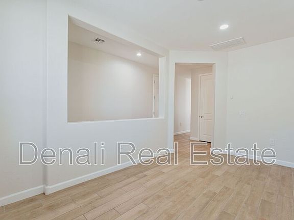 5th image of 2055 E Northwood Dr