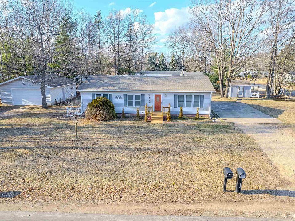 14 Maple St, Gladstone, MI 49837 Zillow