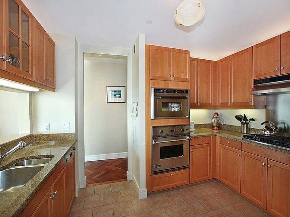 4th image of 10 West St APT 15D