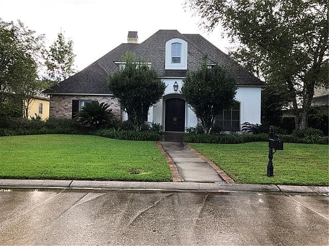 1st image of 27 Fairway Oaks Dr