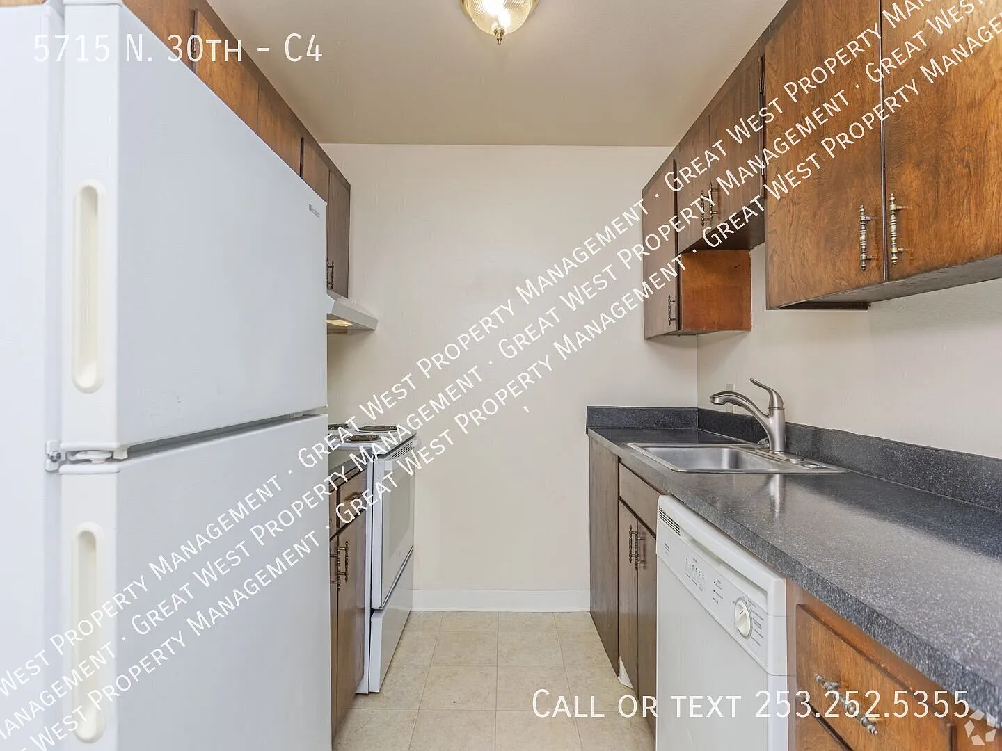 Cozy One Bedroom Apartment in Desirable N End Tacoma! $1,300/Mo. — Photo 2