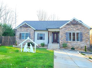 1001 Timber Wood Ct, Matthews, NC 28105