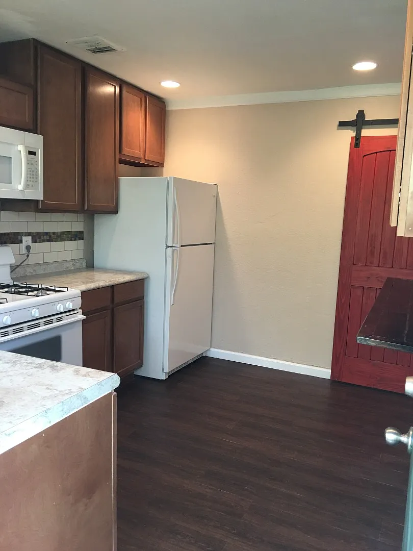 Charming 1-Bed Near Downtown Rockwall | 1,000 Sq Ft, In-Unit Laundry, Patio & Parking — Photo 2
