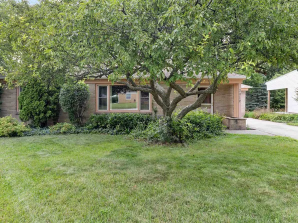 3012 Burrmont Rd, Rockford, IL 61107
