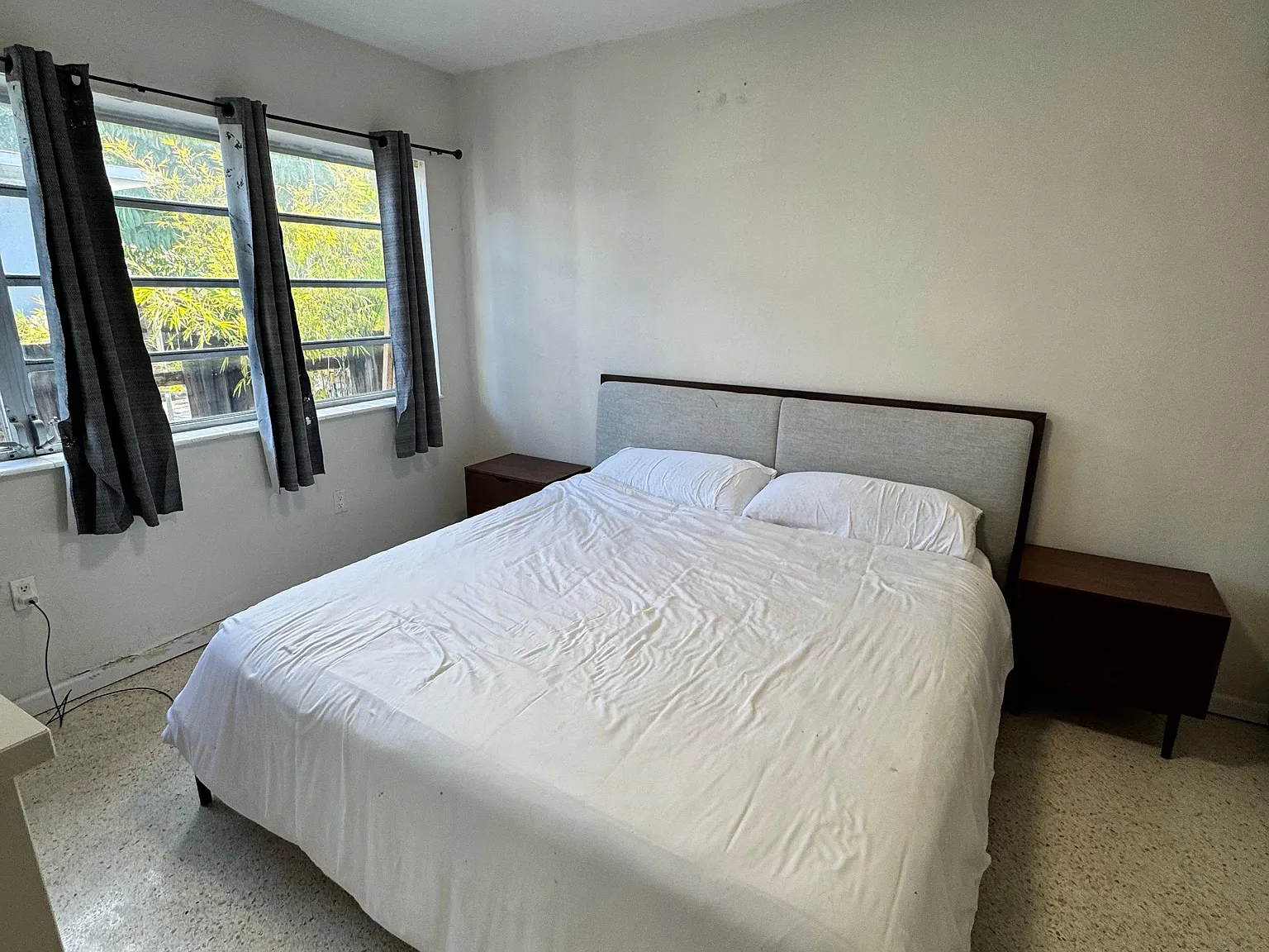 2 bed, 750 sqft, $2,300 — Photo 2