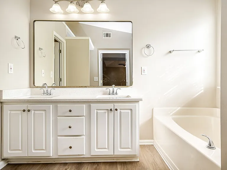 413 Grove Park Dr — Photo 12