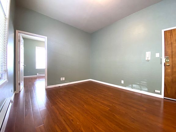 4th image of 1037 Clay St APT 1